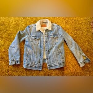 Levi's Light Blue Denim Jacket with White Sherpa Lining
